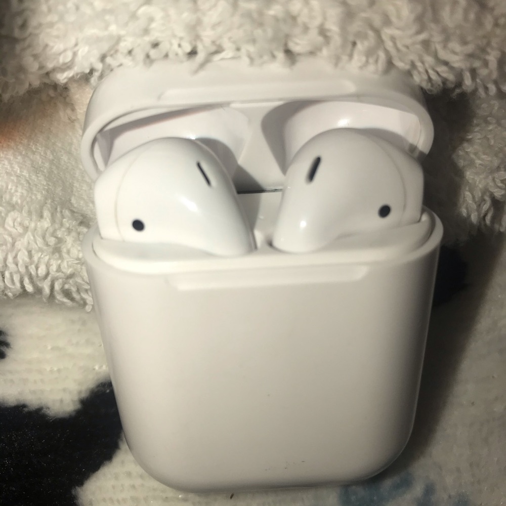 Earbud Like AirPod